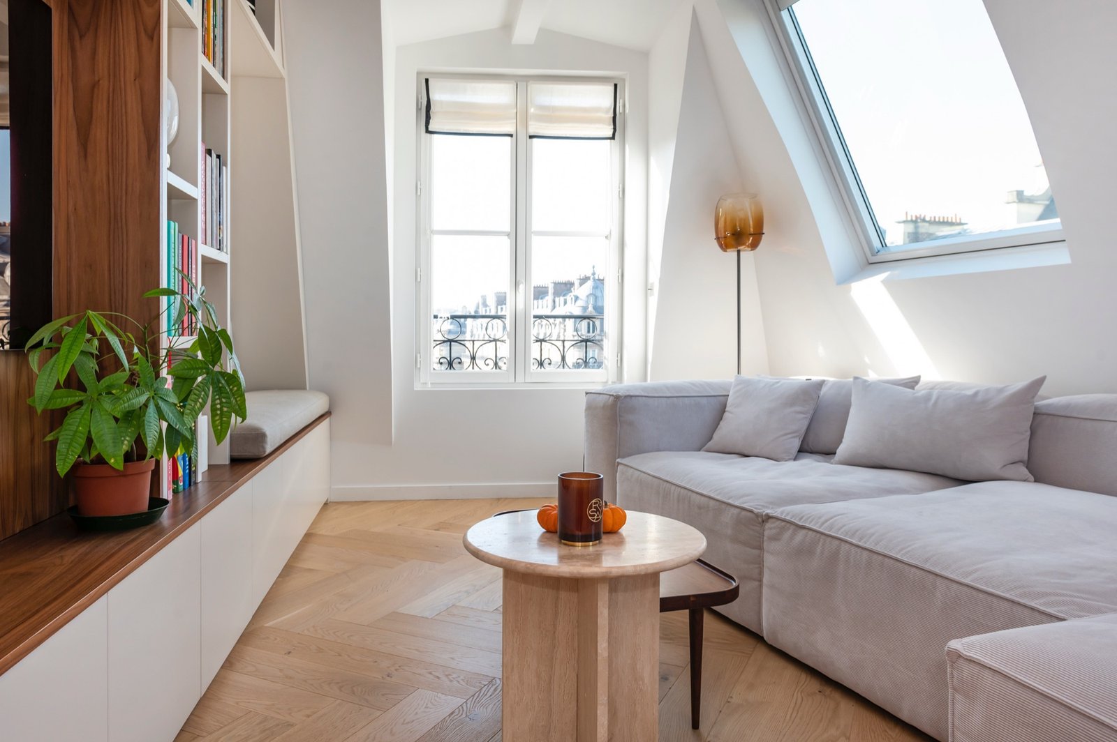 Solid oak herringbone parquet in a Haussmannian apartment