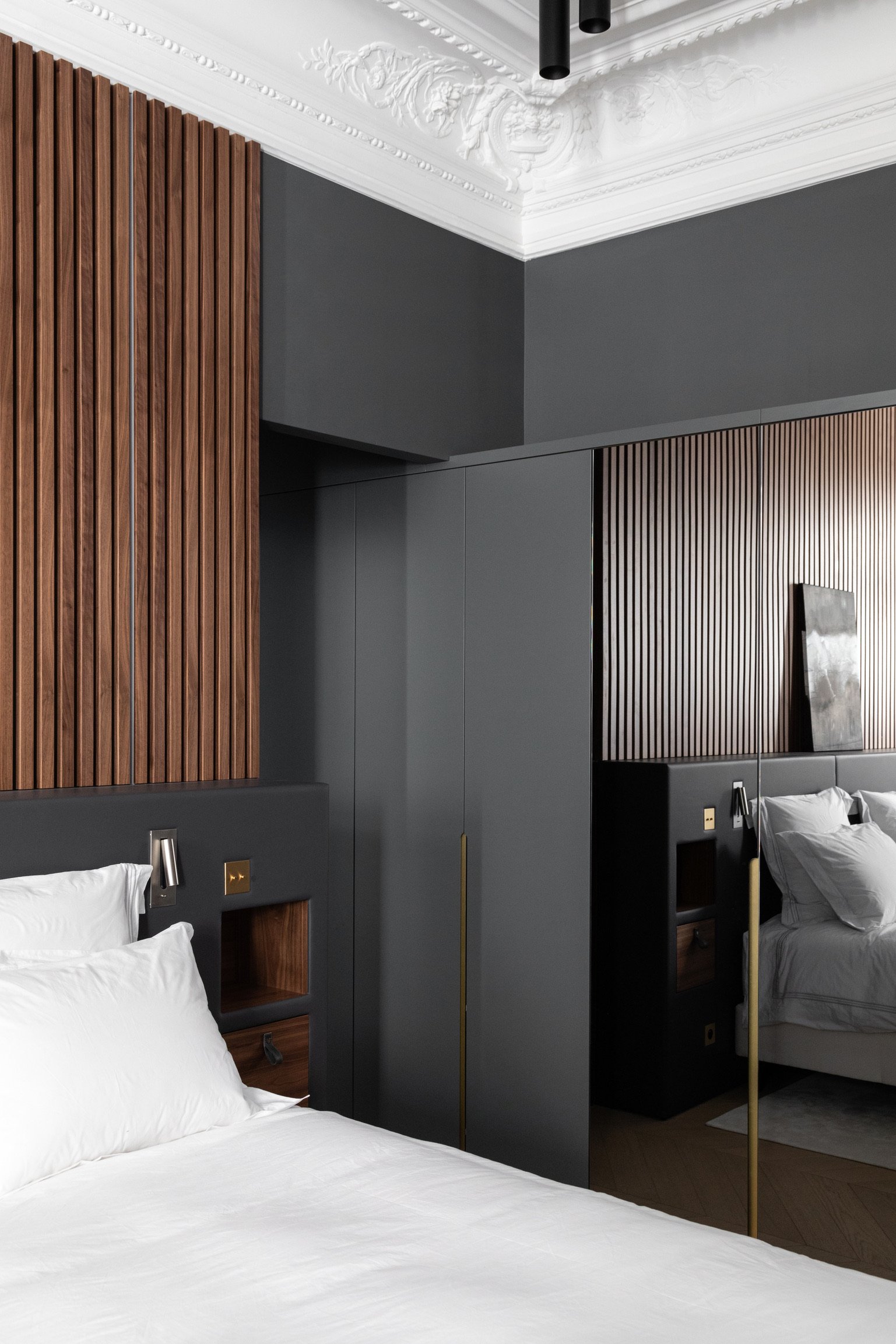 Black lacquer storage — Paris 1st