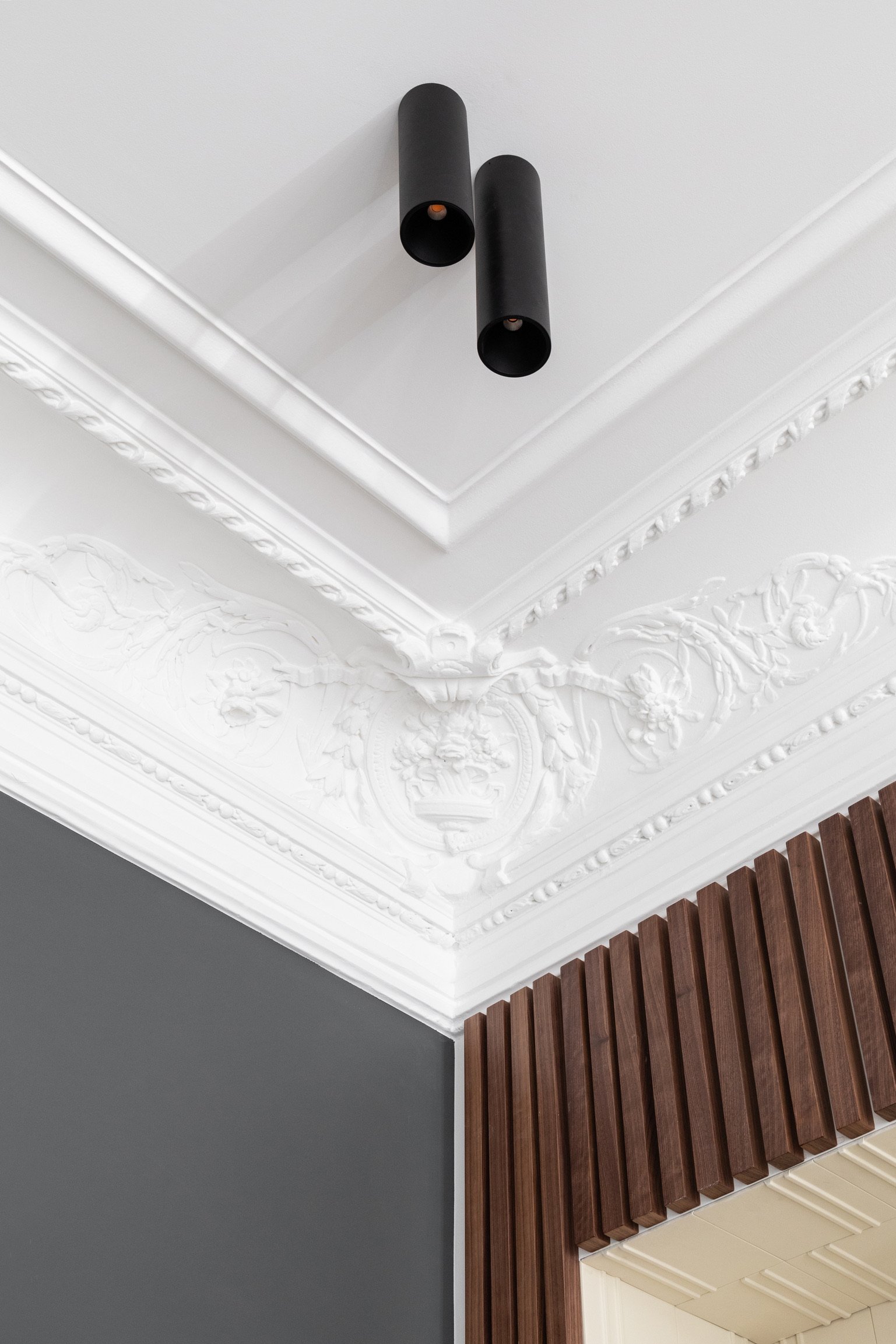Restored mouldings — Paris 1st