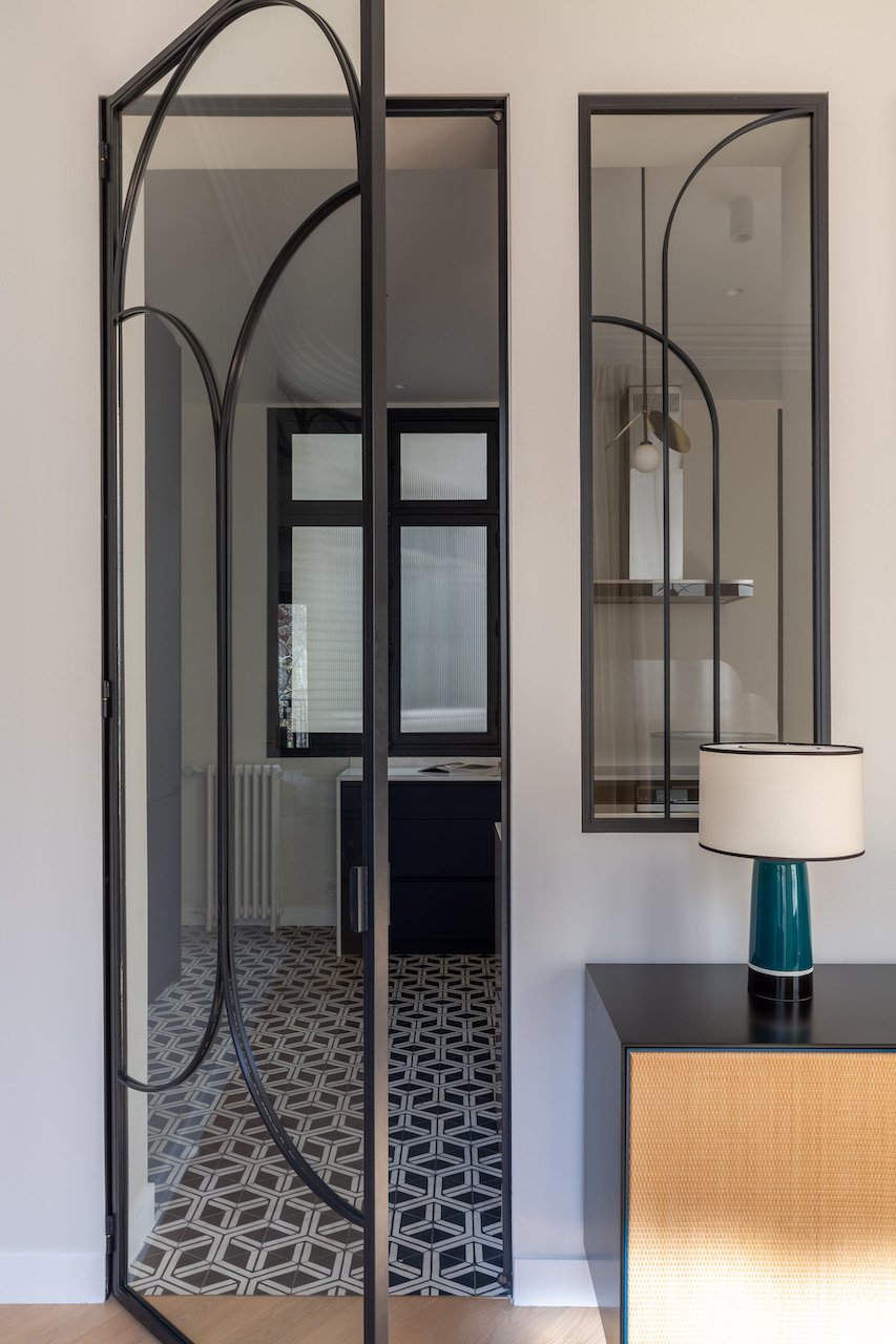 Art Deco glass door open — Paris 16th