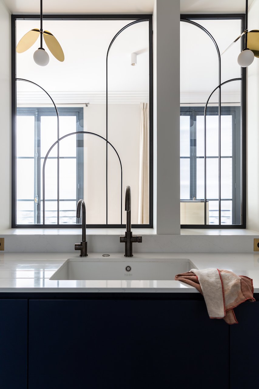 Kitchen glass partition and pendants — Paris 16th