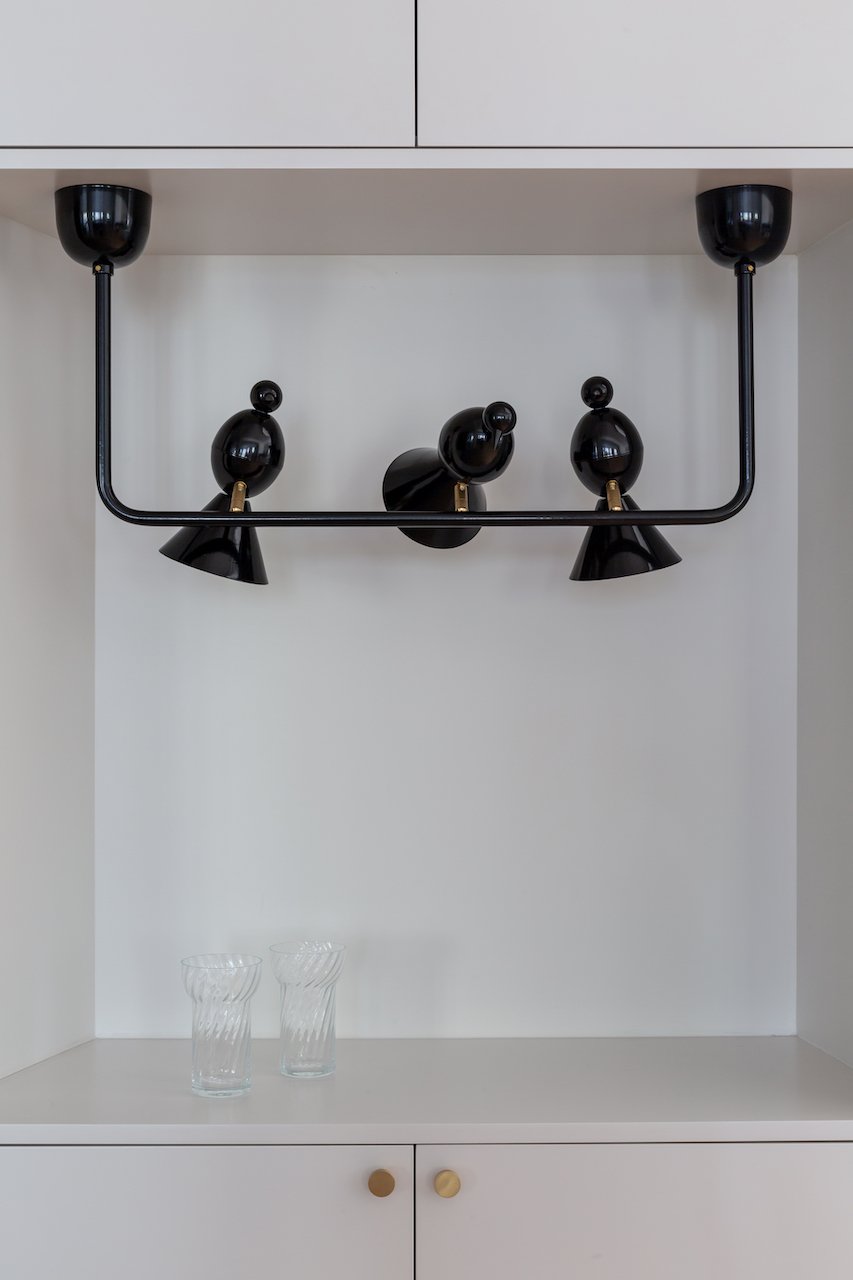 Walnut table detail — Paris 16th