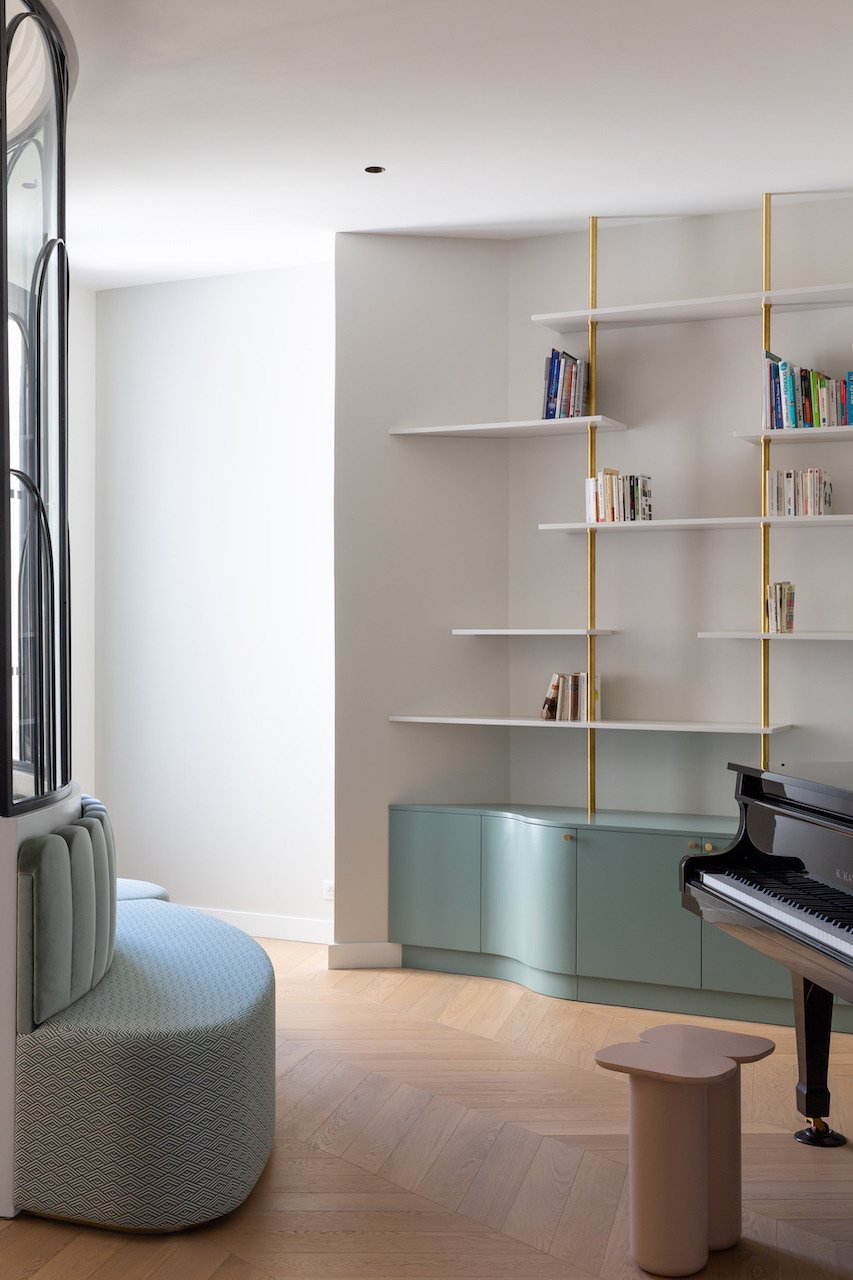 Living room velvet sofas — Paris 16th