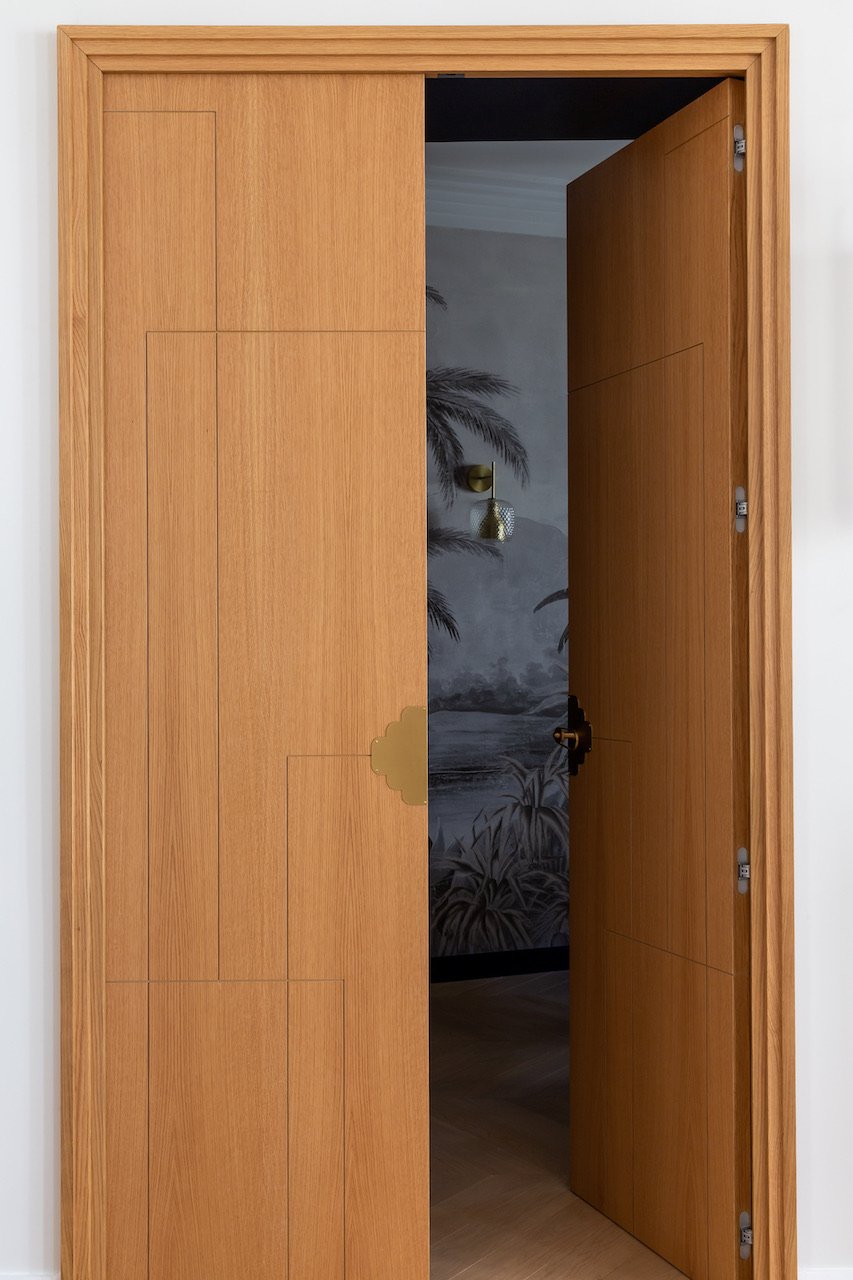 Bedroom glass partition detail — Paris 16th