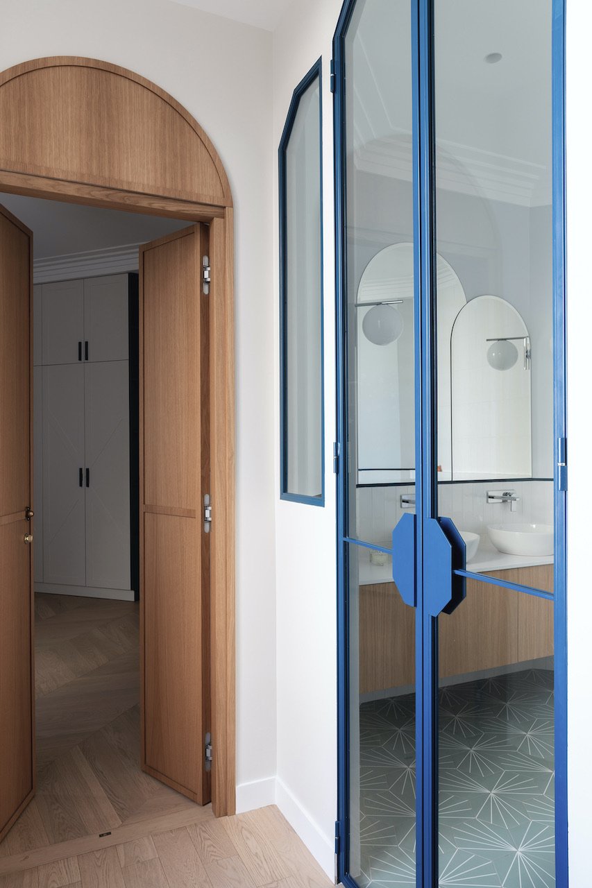 Freestanding bathtub geometric tiles — Paris 16th