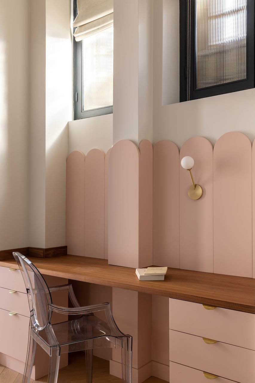 Teal double basin bathroom — Paris 16th