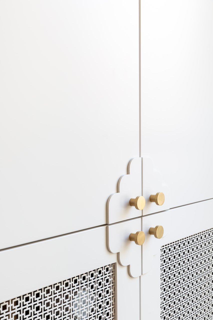 Brass handle detail — Paris 16th