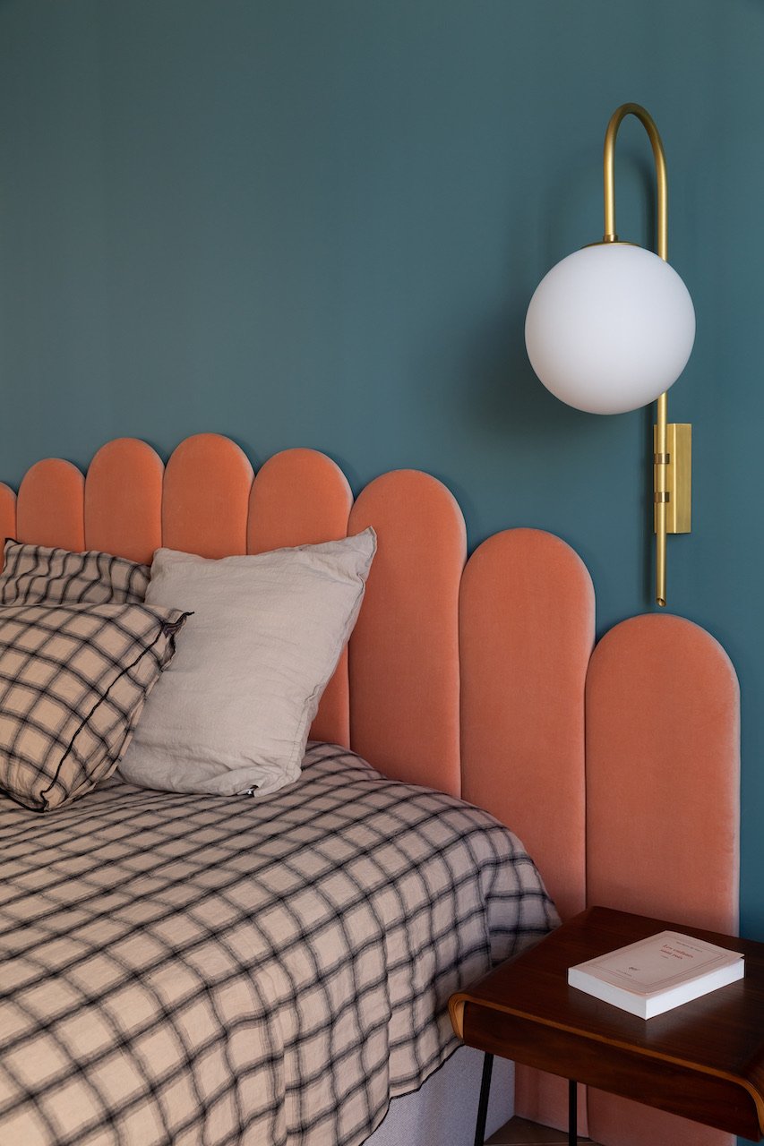 Polished concrete brass shower — Paris 16th