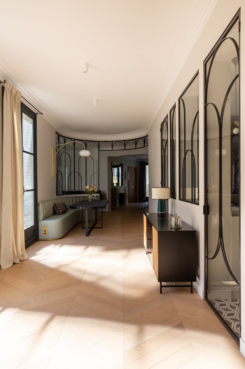 Rotunda living room Art Deco glass partitions — Paris 16th