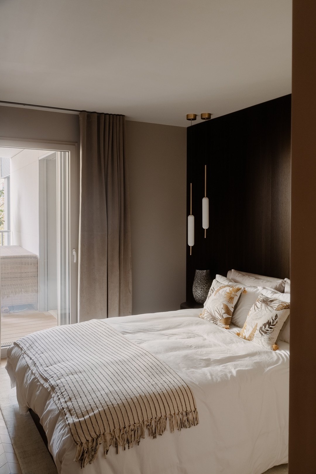 Black headboard bedroom pendants — Paris 7th