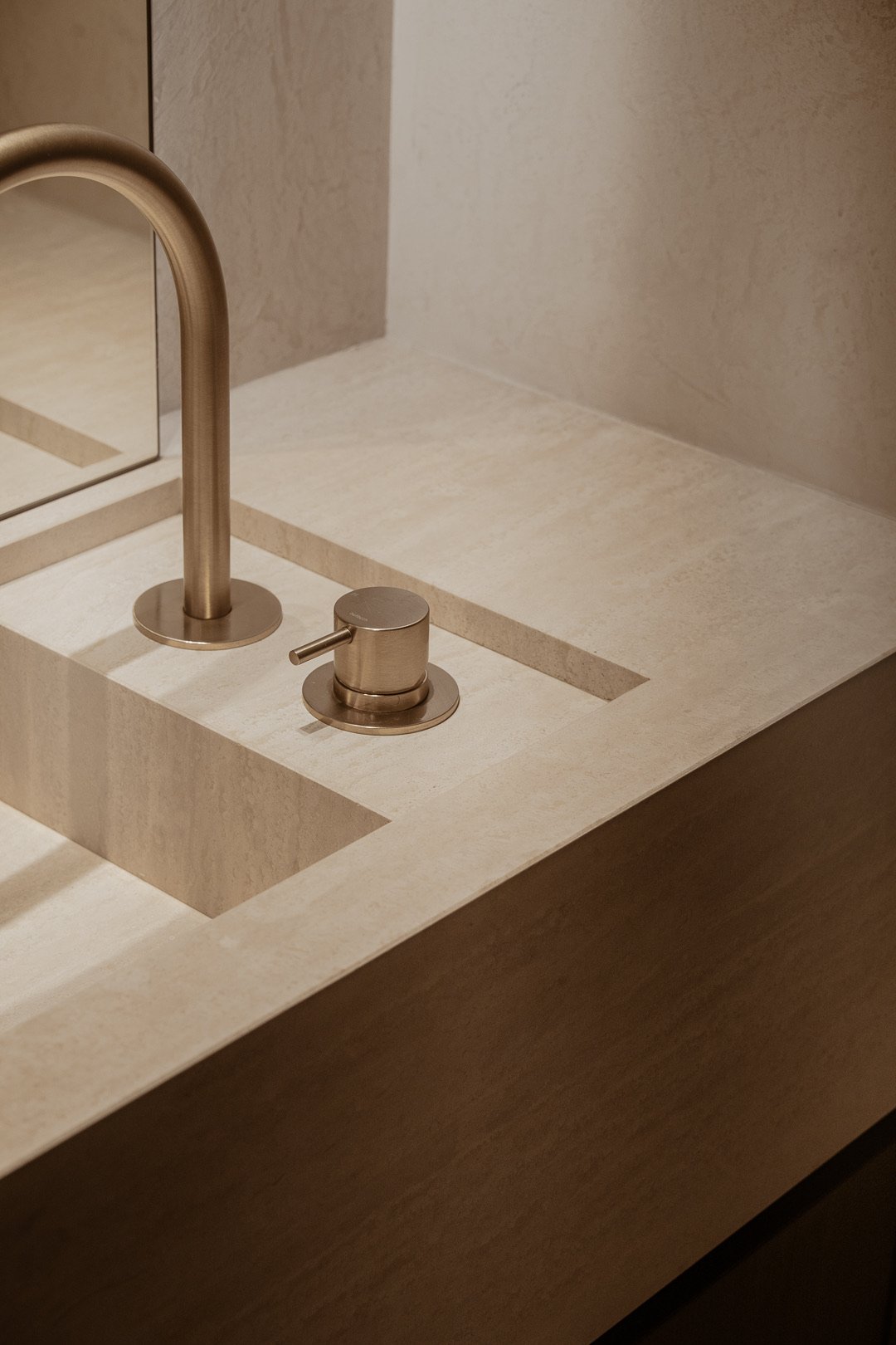 Sculptural travertine basin detail — Paris 7th