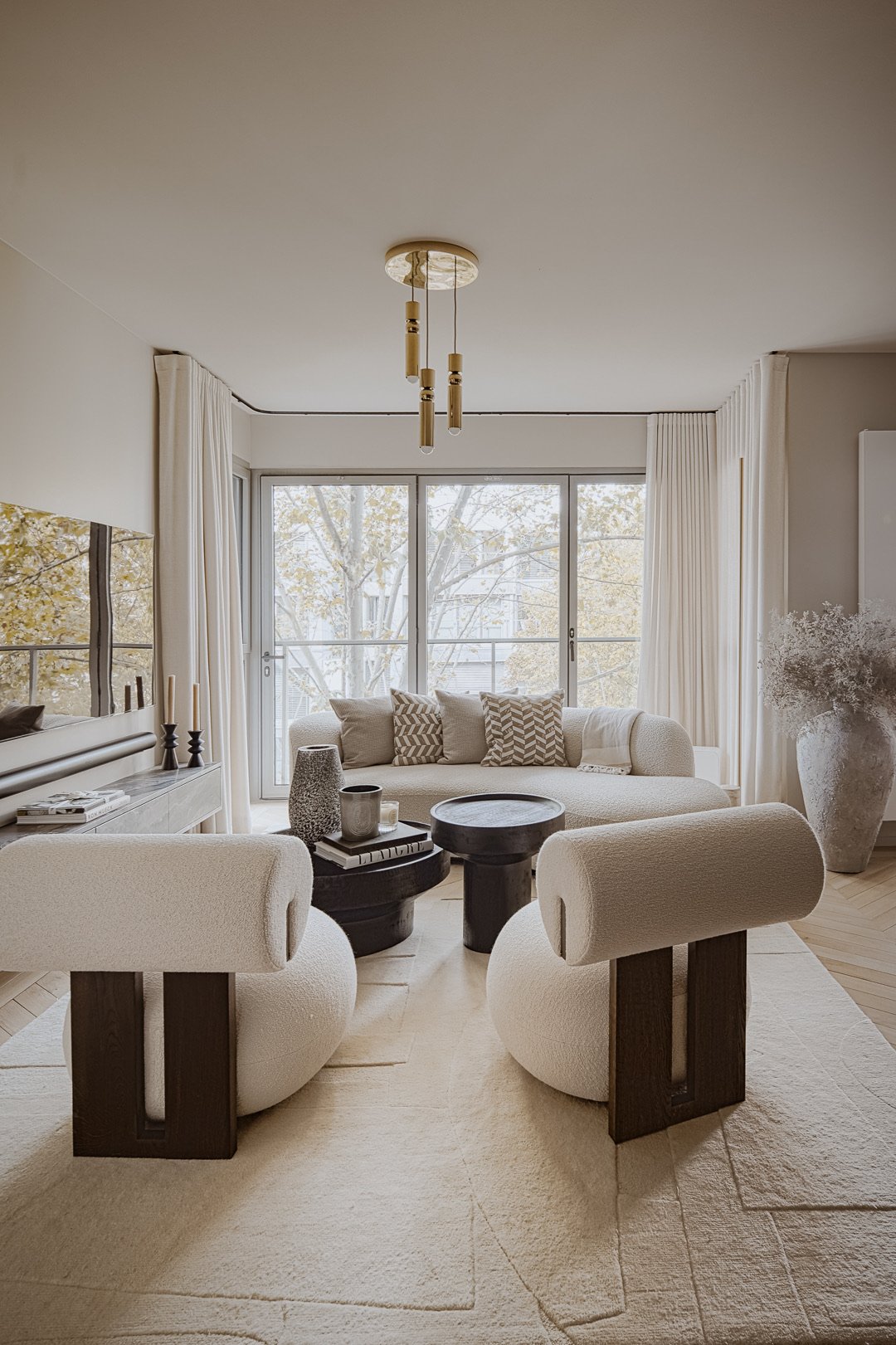 Living room overview cream tones — Paris 7th