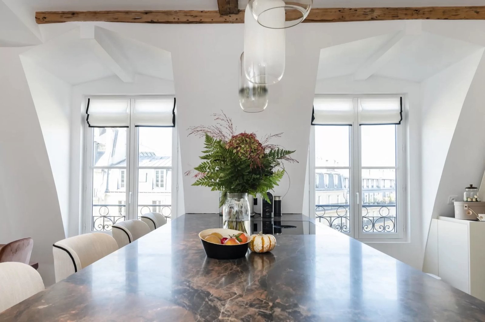 Dining room brown marble island — Paris 17th