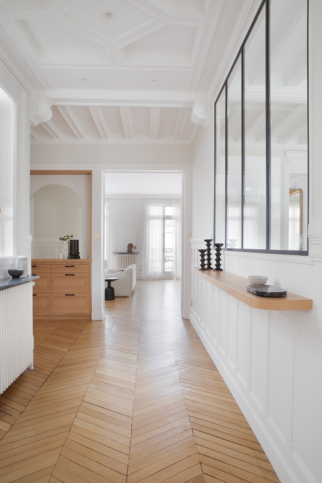 Entrance glass partition and chevron parquet — Paris 16th
