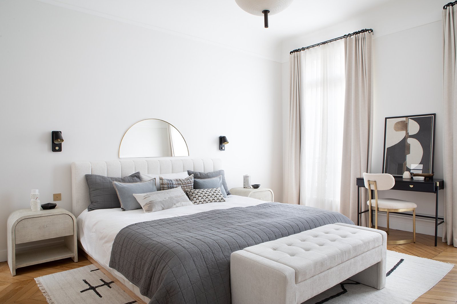 Master bedroom mirror and bench — Paris 16th