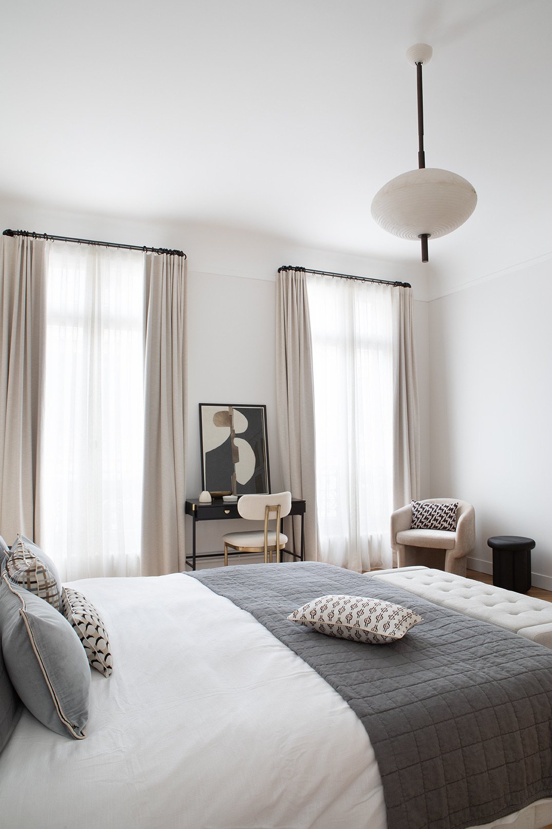 Guest bedroom grey tones — Paris 16th