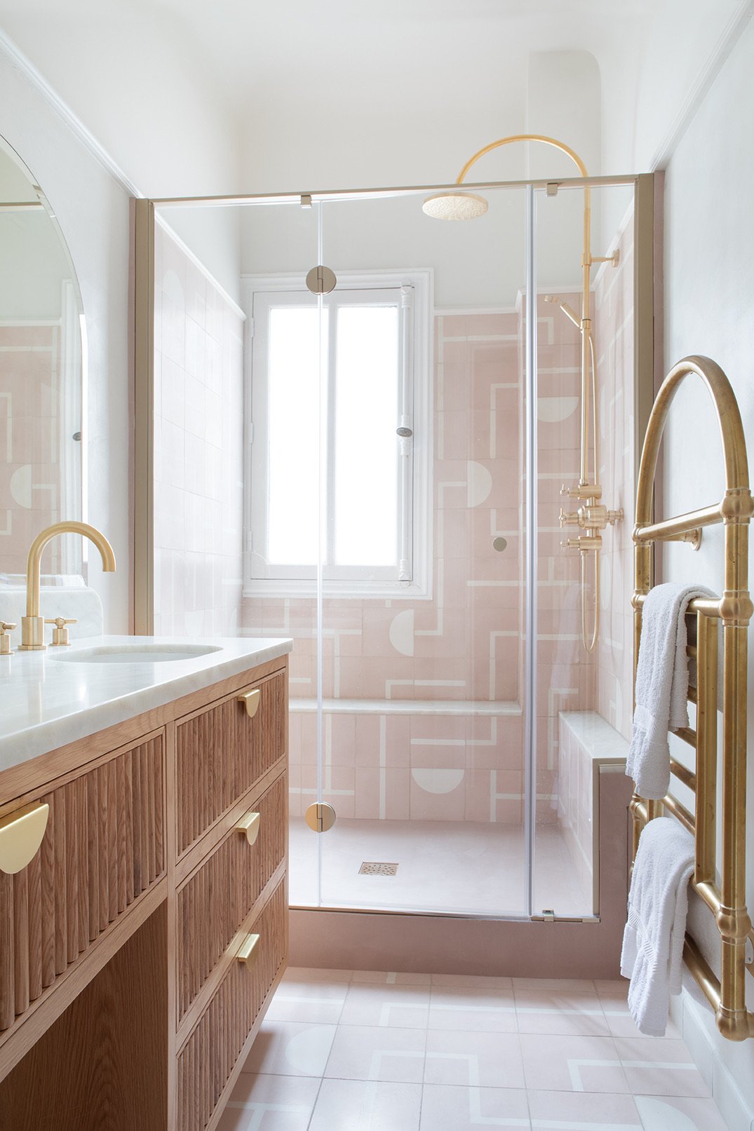 Graphic children bathroom — Paris 16th