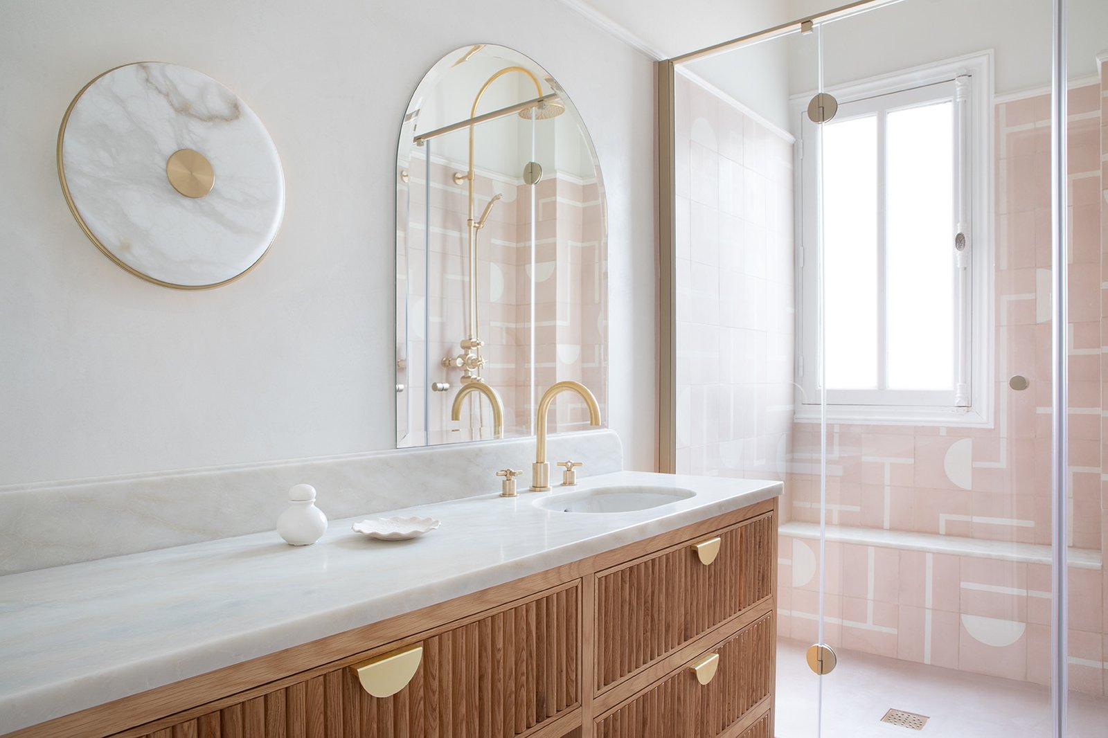 Pink marble and fluted oak bathroom — Paris 16th