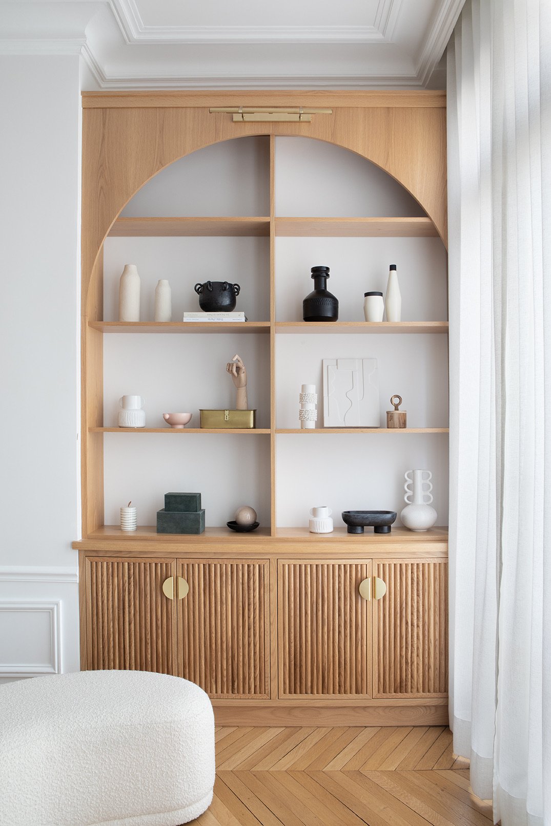 Open kitchen oak and marble — Paris 16th