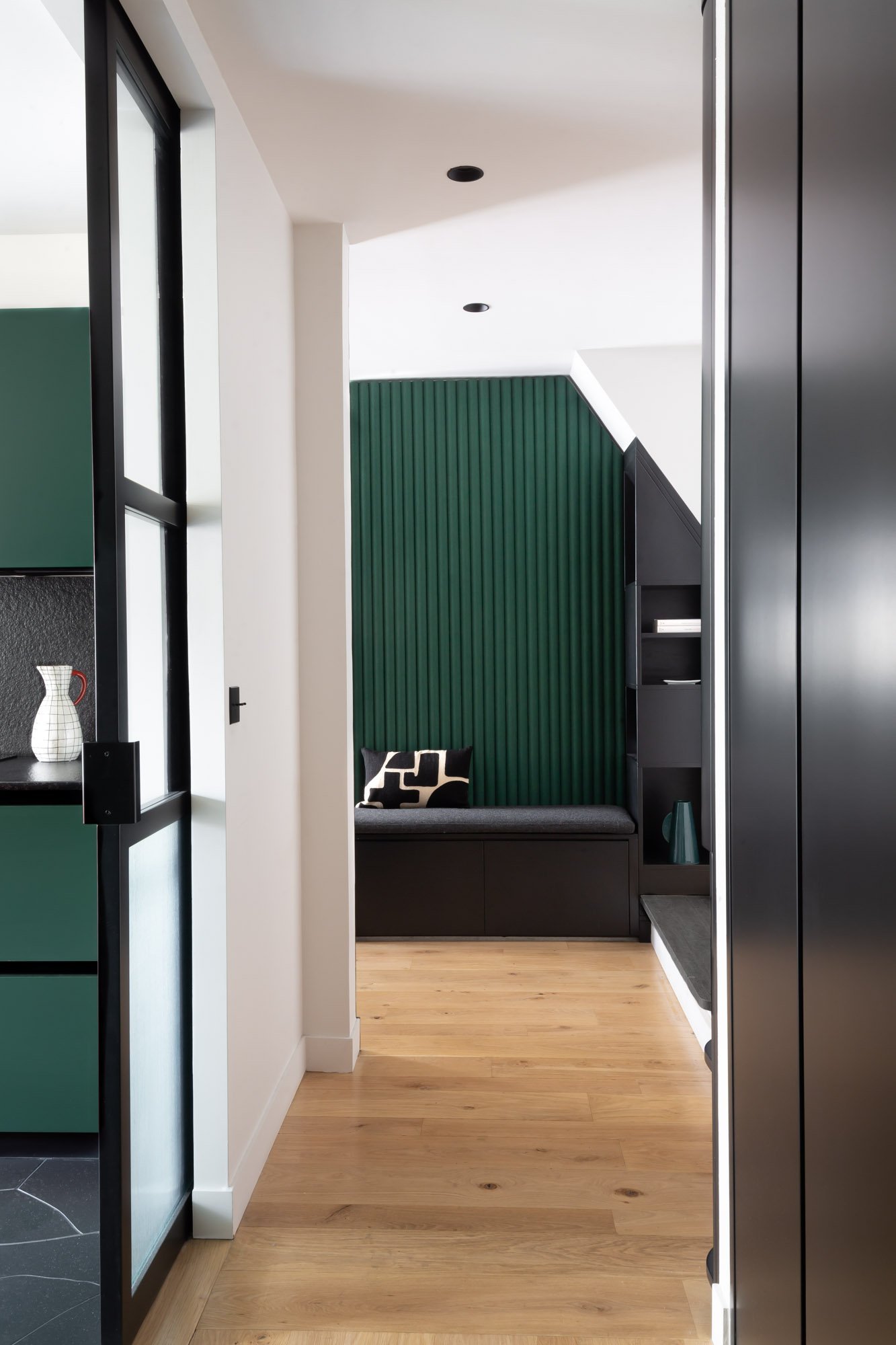 Glass partition entrance perspective — Le Marais