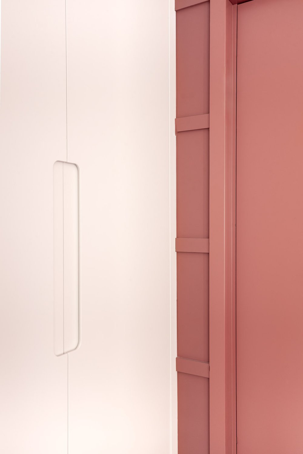 Pink wall and dressing detail — Le Marais