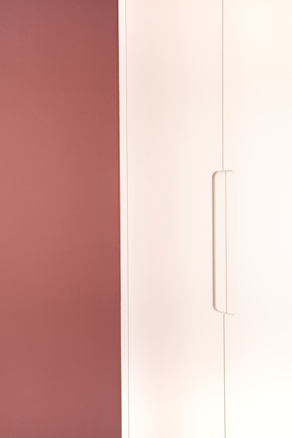 White dressing room detail — Le Marais