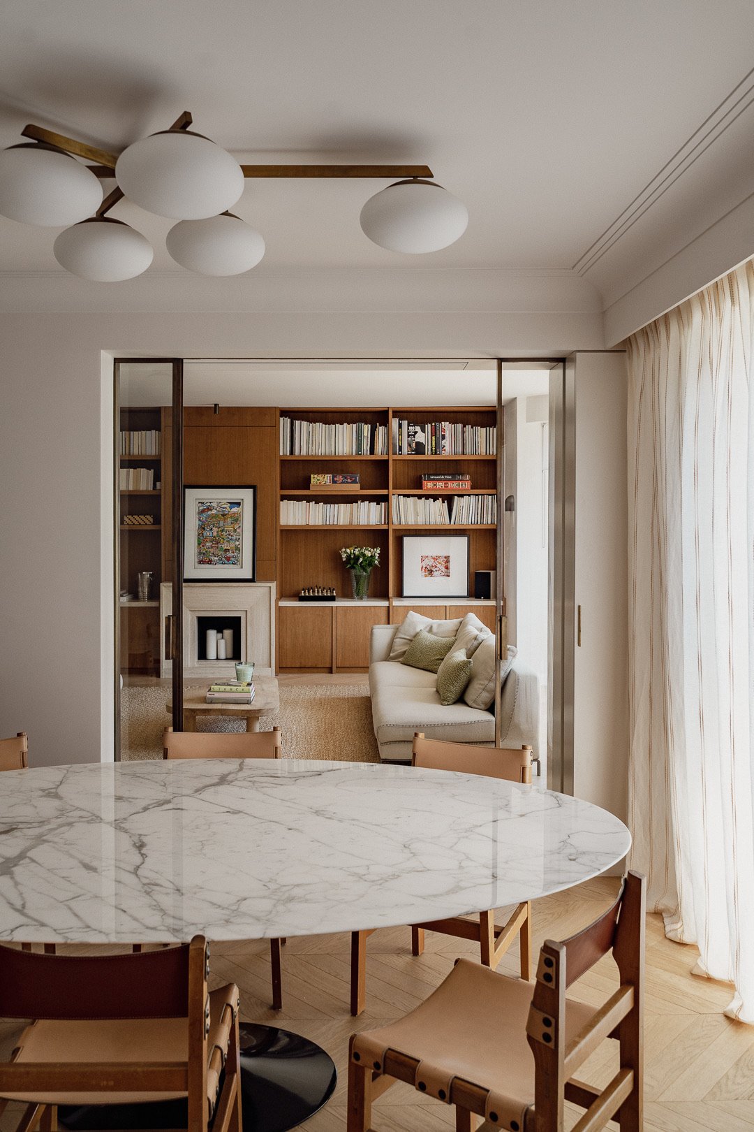 Living room fireplace detail — Trocadero