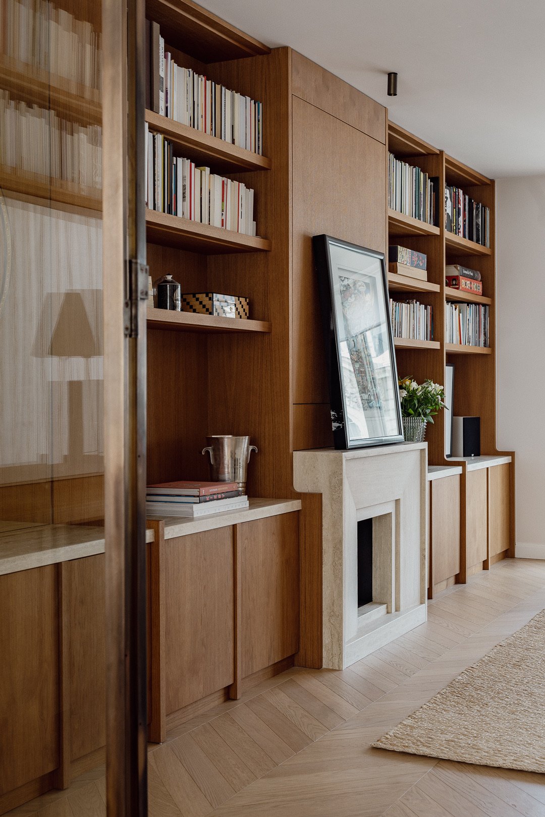 Living room glass partition — Trocadero