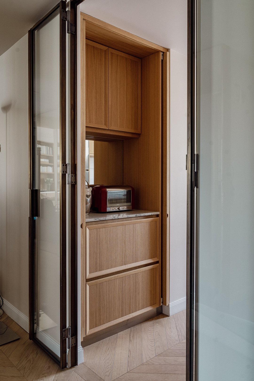 Kitchen storage glass partition — Trocadero