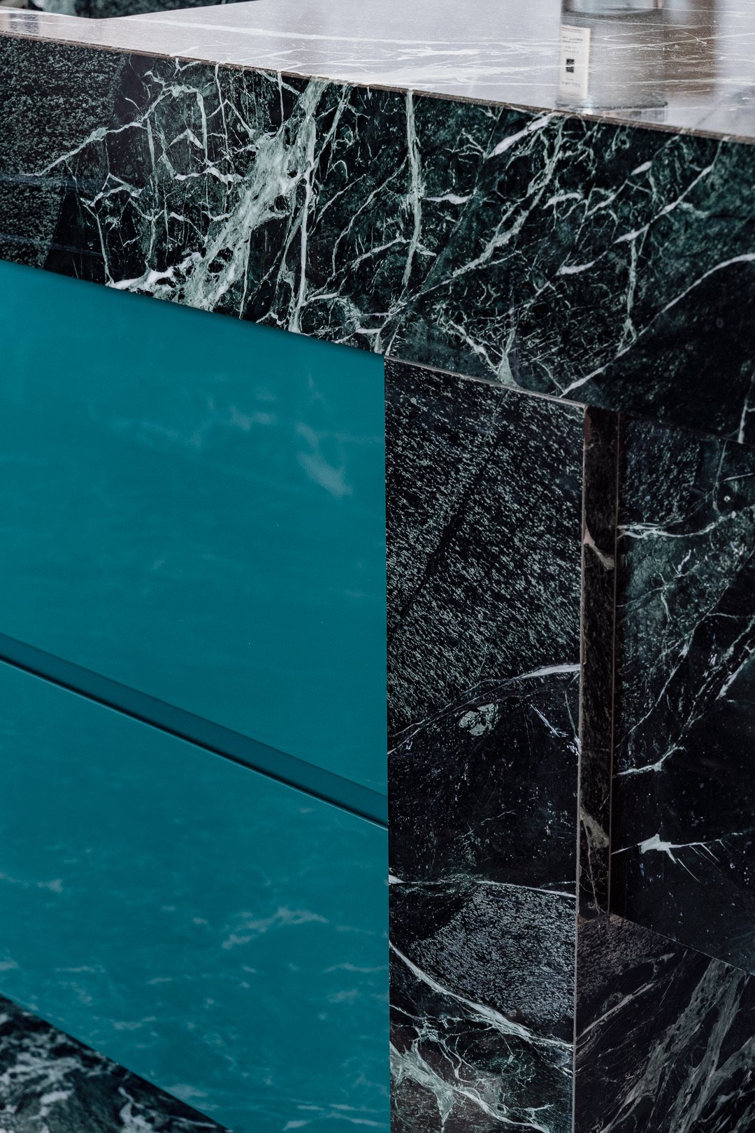 Green marble detail — Trocadero