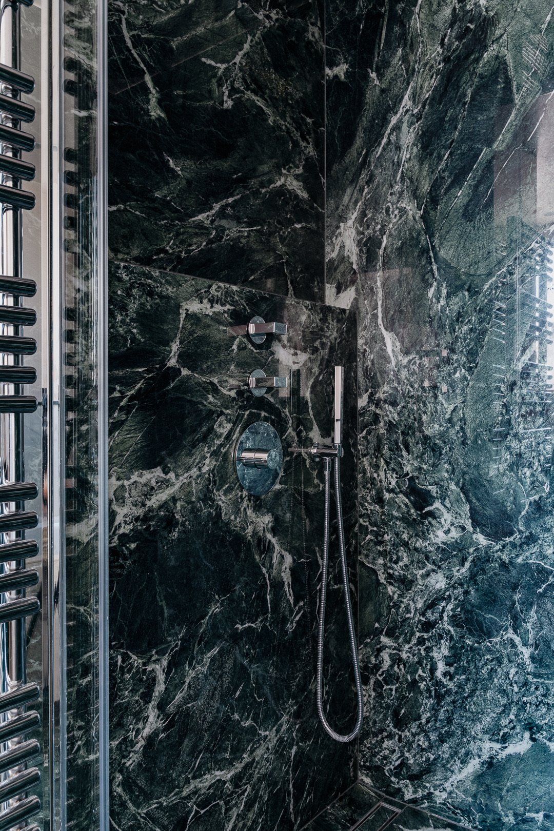 Green marble shower — Trocadero