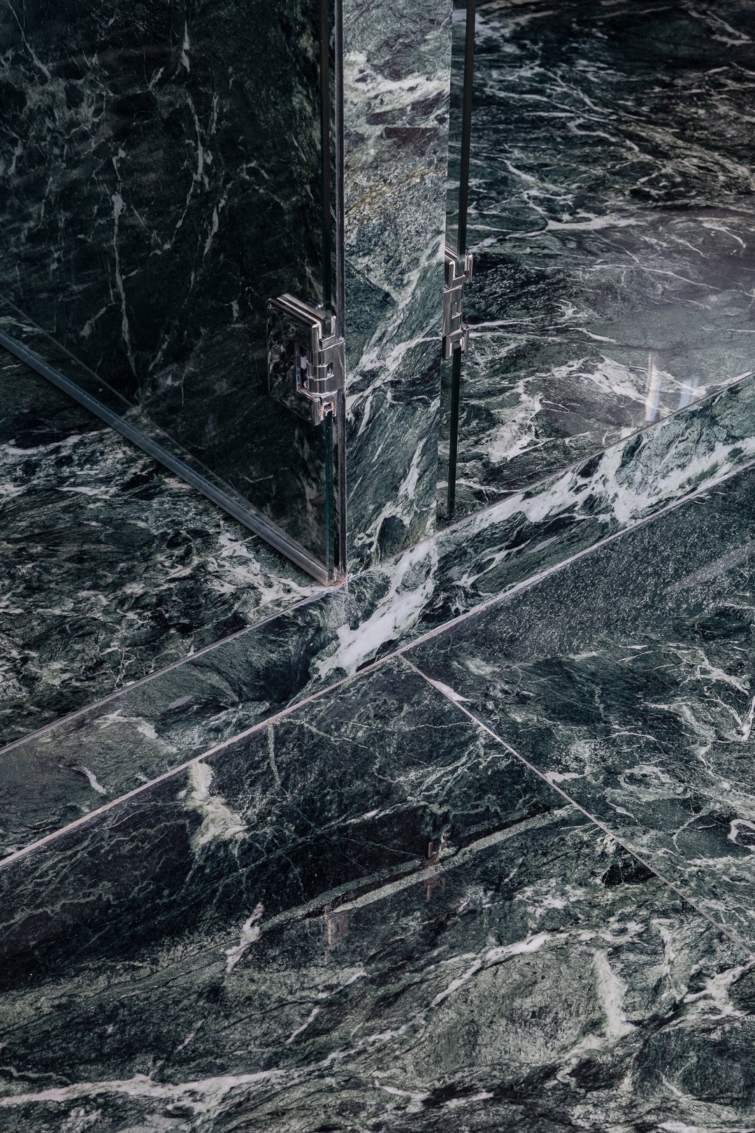 Bathroom overview — Trocadero