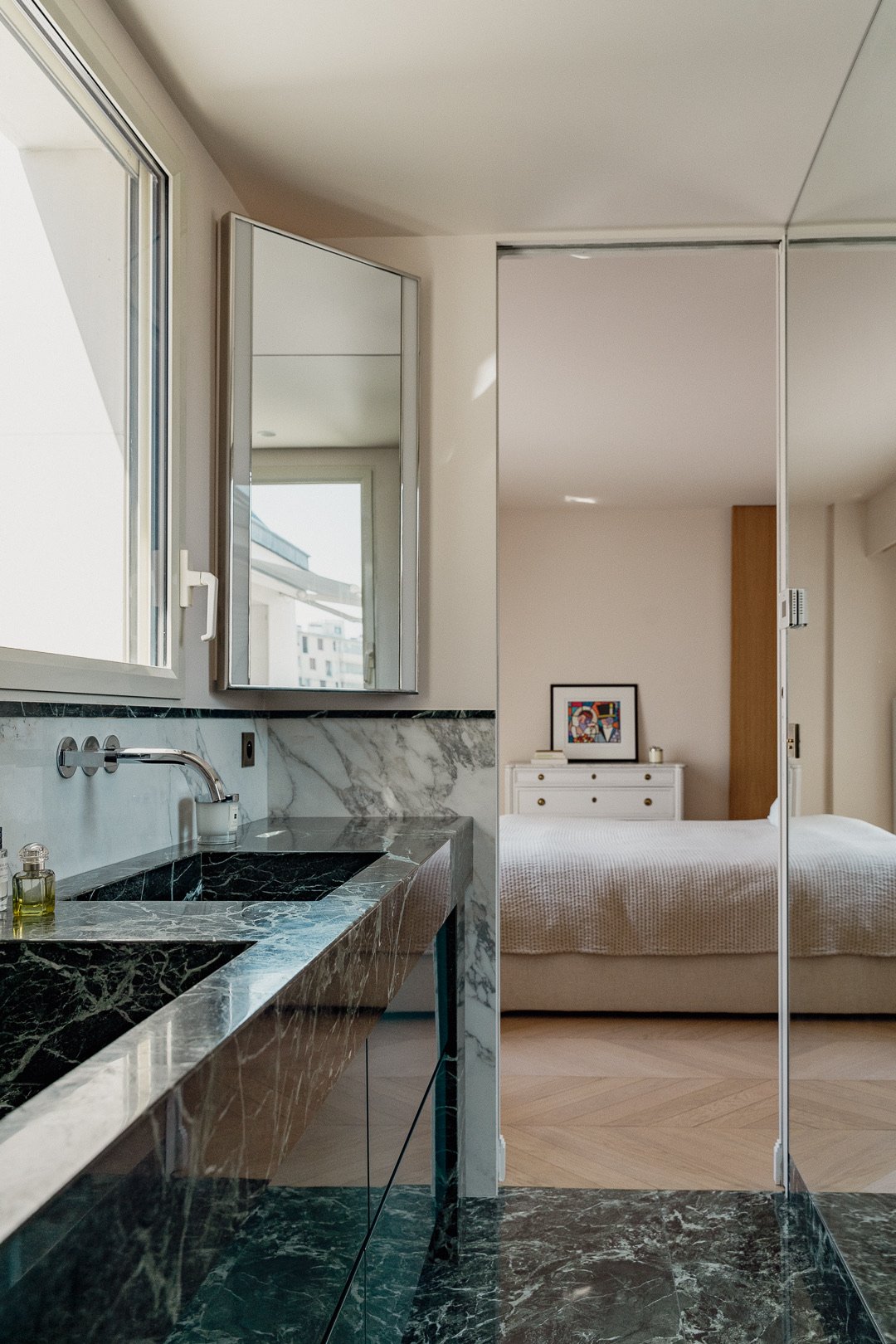 White and green marble detail — Trocadero