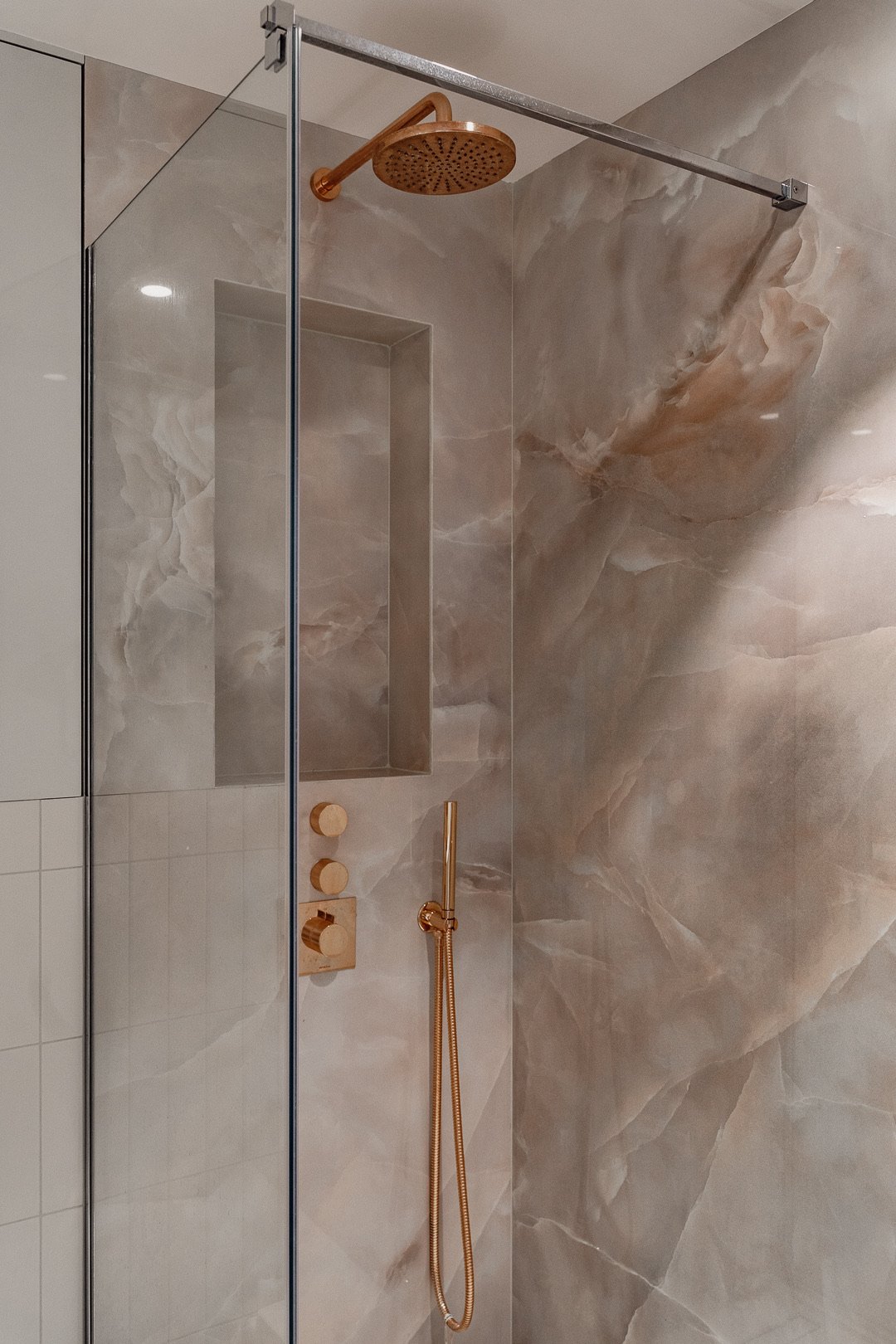 Ceiling light detail — Trocadero