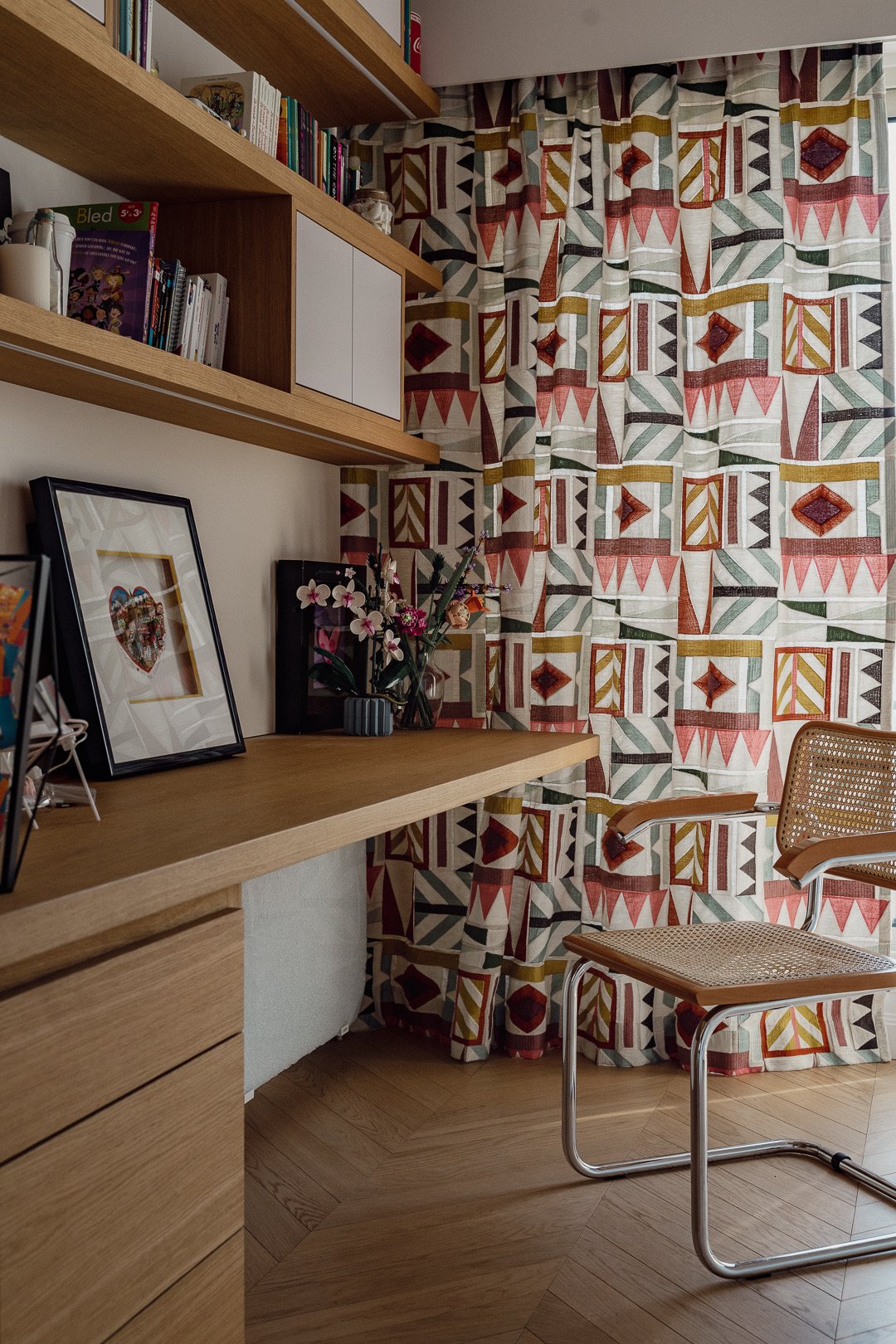 Oak finish — Trocadero