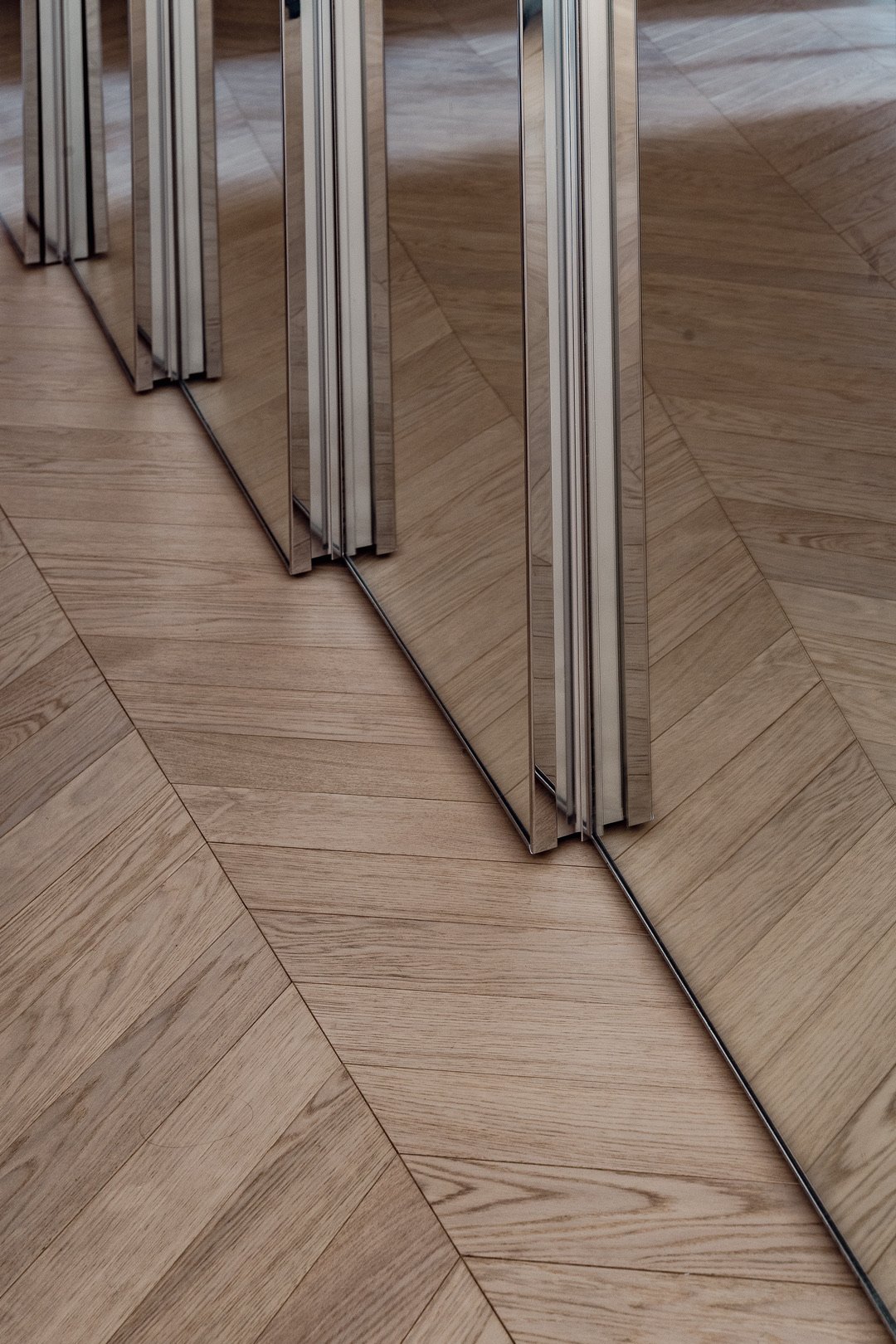 Glass partition base parquet — Trocadero