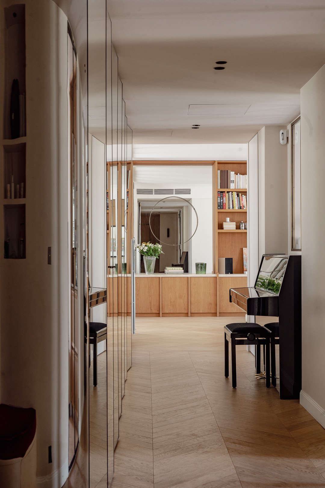 Parquet and glass partition detail — Trocadero