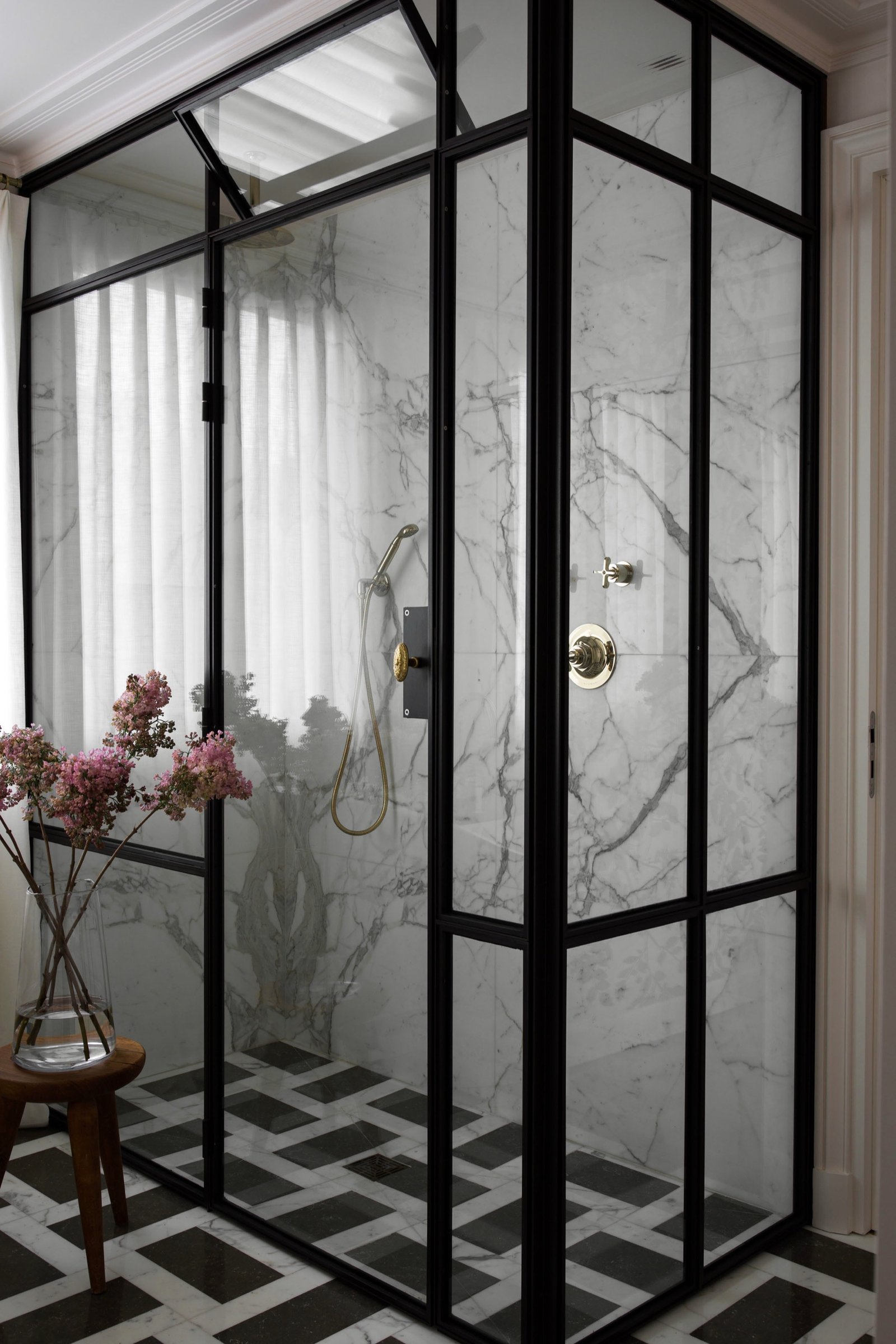 Carrara marble glass partition shower — Paris 8th