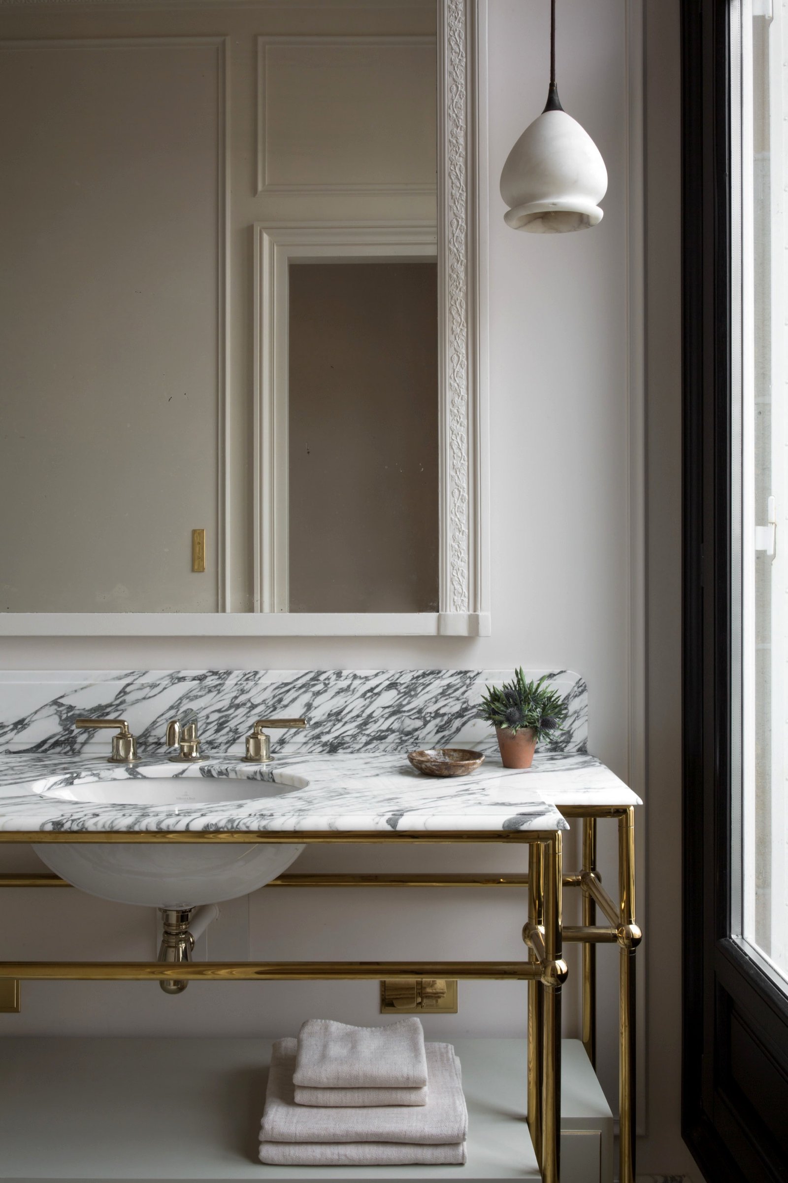 Freestanding bathtub brass fittings — Paris 8th