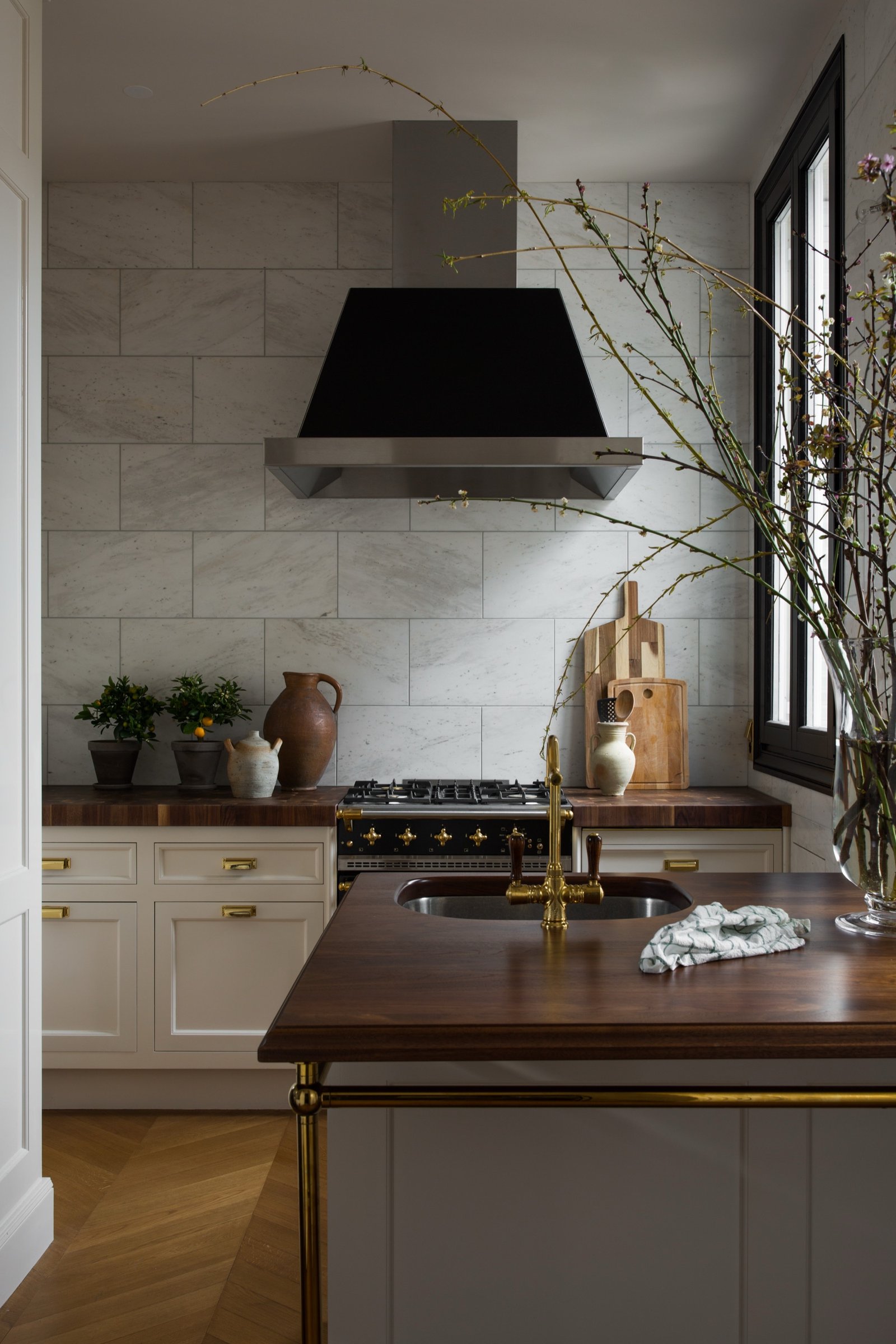 Kitchen walnut worktop fittings — Paris 8th