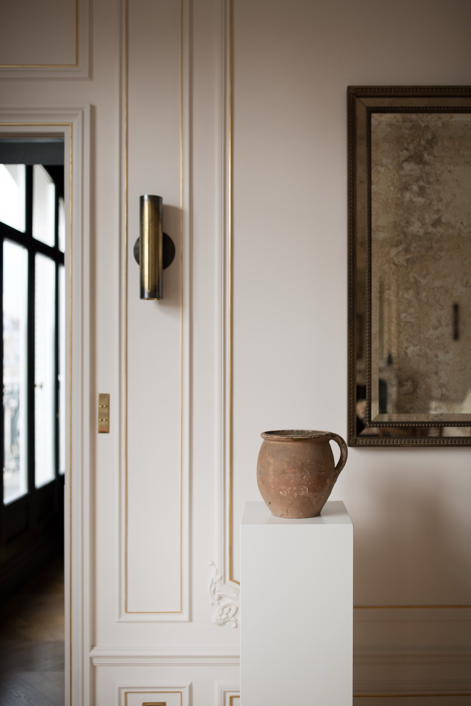 Classic kitchen detail — Paris 8th