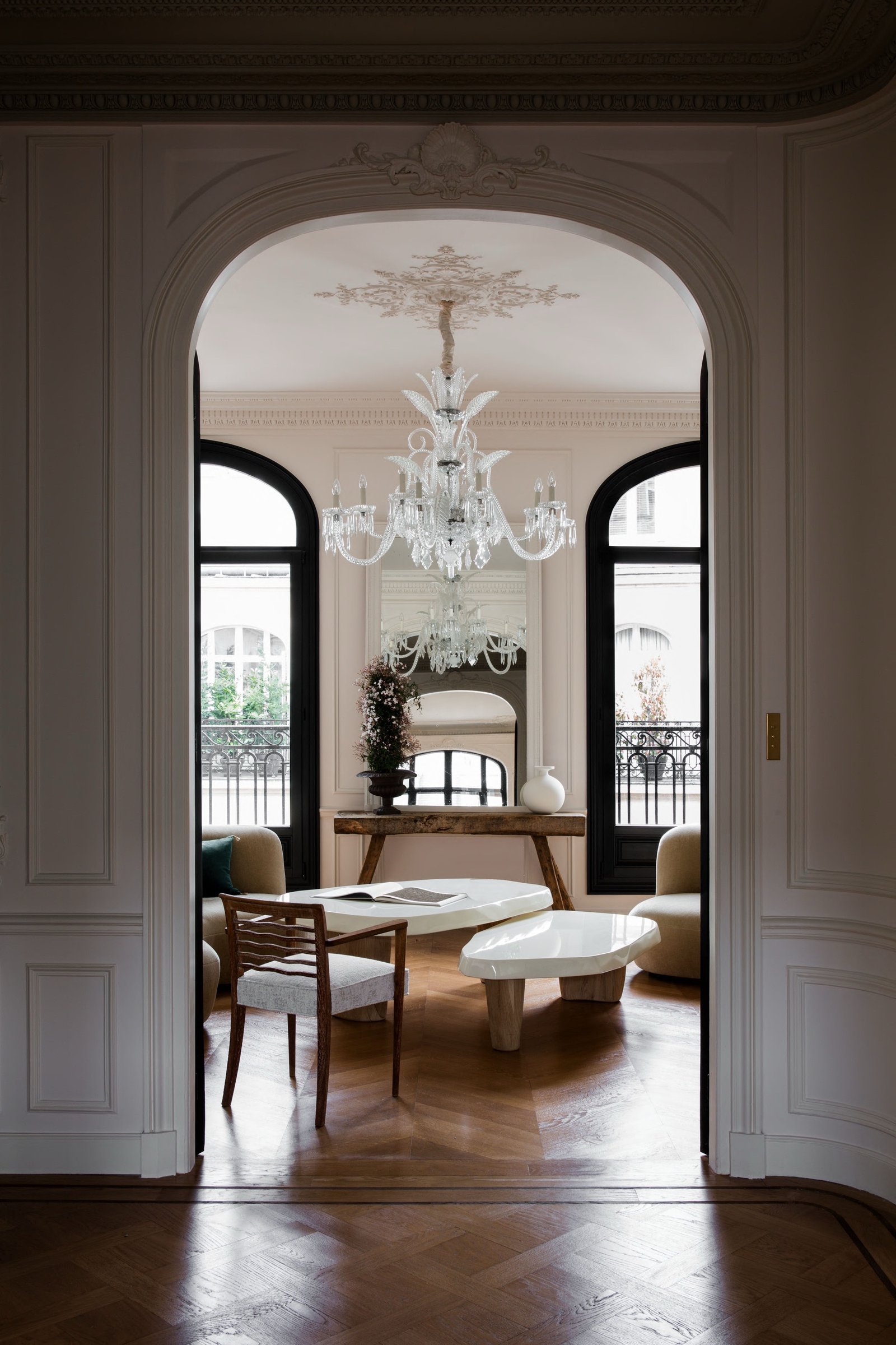 Small salon Murano chandelier — Paris 8th